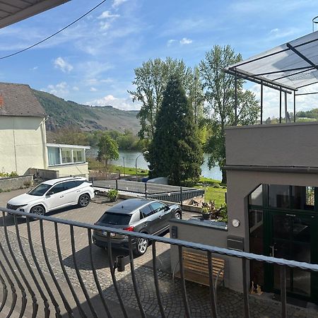 Weingut / Gaestehaus Gerlach Ürzig Exterior foto