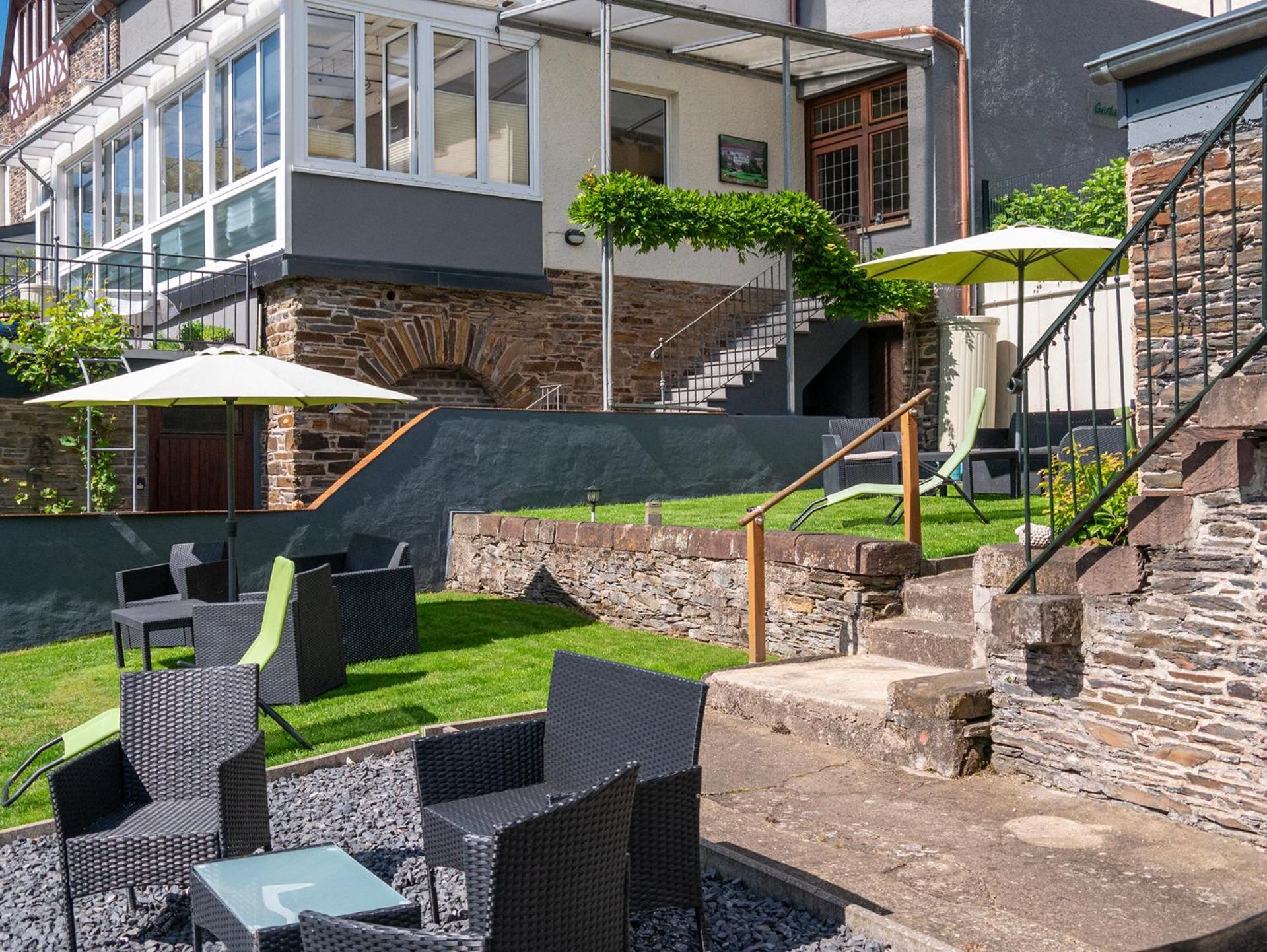 Weingut / Gaestehaus Gerlach Ürzig Exterior foto